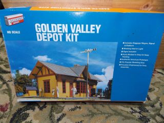 HO Scale Walthers CornerStone Golden Valley Depot Super Nice