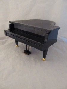 Disney Blue Ridge Baby Grand Playing Piano Gershwin Havanola Keys Move