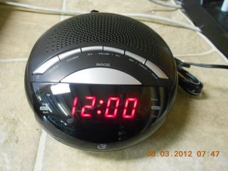 GPX C222B Am FM Clock Radio with Dual Alarms Black