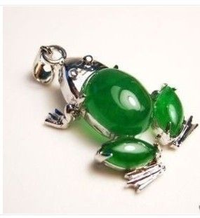 Beautiful Green Jade Frog Necklace Pendant