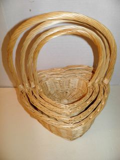 New Natural Color Heart Shaped Handle Wicker Baskets