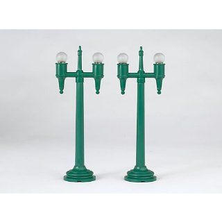 Williams by Bachmann Lighted Twin Lampposts 2 Per Pack   O