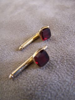 Hickok Mens Vintage Gold Tone Ruby Red Square Bar Cuff Links Cufflinks
