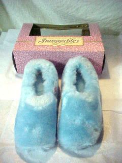 VINTAGE NOS NIB  MALONE SNUGGABLES FUZZY SLIPPERS PALE BLUE LINED