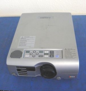 Mitsubishi XL1U 3LCD Digital Video Projector PC Mac