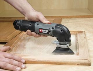 Porter Cable’s PCL120MTC 2 oscillating tool comes with a wide range
