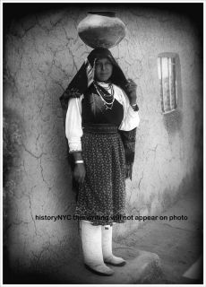 1910 Isleta Pueblo Indian Native Pottery Woman Photo