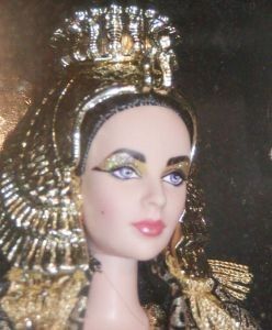 1999 Elizabeth Taylor in CLEOPATRA Barbie Mattel #23595 FIRST in Serie