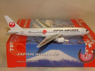 Phoenix 1 400 JAL B767 300 JA614J Discovery 