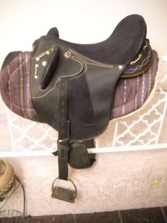 Down Under Kimberley Synthetic Endurance Saddle 16 inch Nice Condition