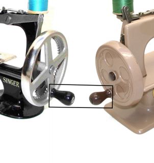 Singer 20 Toy Childs Sewing Machine Hand Wheel Knob Screw