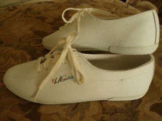 Womens La Gear Leather Upper White Tennis Shoes Size 9 Gently Used