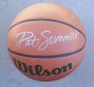 Lady Vols Volunteers PAT SUMMITT signed / autographed basketball w/COA
