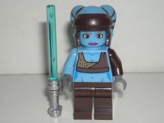 Lego Star Wars Aayla Secura Minifig w Lightsaber 8098