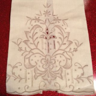 Vtg 2 Pair Ecru Linen Guest Towels Madeira Embroidered Cutwork Finger