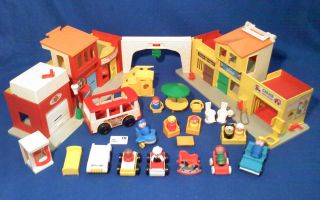 Vintage Fisher Price Little People Play Family Village 1973 997 BUS