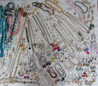 Costume Jewelry Huge Lot 190+ pcs Many Sets Necklaces Brooches Pins