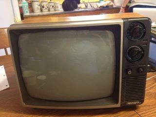Vintage Magnavox TV BG3741AK01 Works RARE