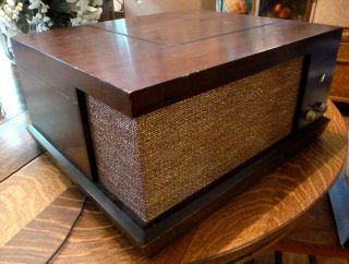 TRI O MATIC Model 560A Tabletop record player radio console walnut