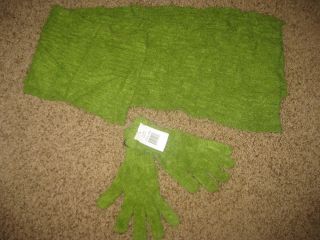 Von Maur NWT Winter Cejon Accessories Gloves Scarf Green One Size S M