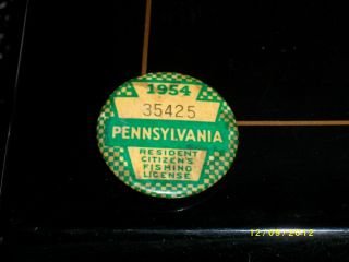 1954 Pennsylvania PA Fishing License Pin Button Badge
