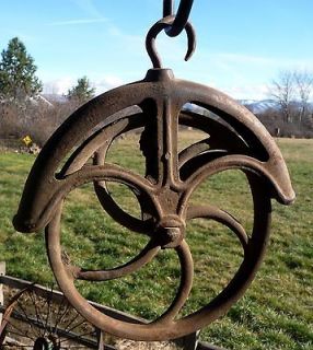 VINTAGE CAST IRON ROPE PULLEY   WELL, HAY, BARN. FARM, INDUSTRIAL