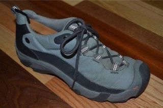 womens hiking shoe 8.5 in Clothing, 