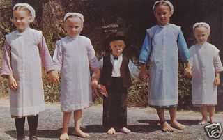 PA Pennsylvania AMISH Religious Sect Children in Sunday Clothes & Hats
