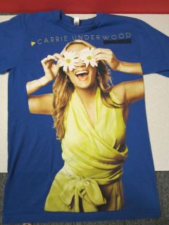 Carrie Underwood Play on tour blu shirt with flowers American Apperal