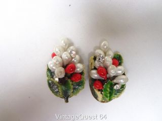 Vintage Styrofoam Leaf White Bead Clip On Earrings (C2278)