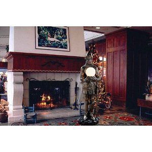 Sir Percival statue knight sculpture gothic medieval lamp light New
