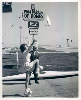 1964 FL, Miss Parade of Homes Cheryl Aurand Releases Homing Pigeons
