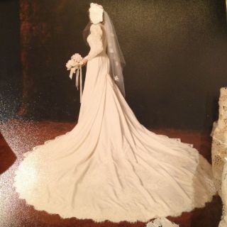 1986 Ivory Silk Taffeta And Lace Wedding Gown / Dress By Demetrios For