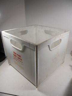 VINTAGE HIGH POINT DAIRY CENTER WHITE PLASTIC MILK CRATE CONTAINER