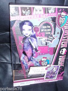 Monster High Doll PICTURE DAY SPECTRA Daughter of a Ghost w/ fearbook