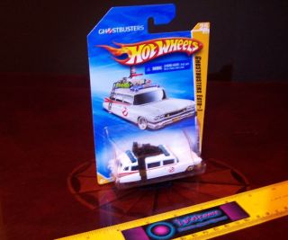 DIE CAST HOT WHEELS GHOSTBUSTERS ECTO 1 CAR AMBULANCE   NEW MISB