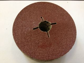 PACK OF 10 115MM X 22MM 120 GRIT FIBRE DISCS SLOTTED, STEEL AND