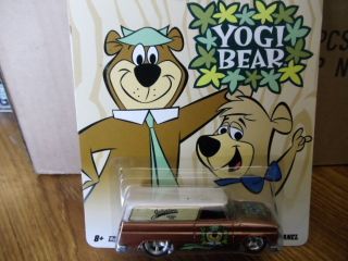 Hotwheels Yogi Bear 64 GMC Panel Hanna Barbera
