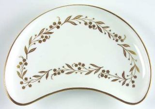 Royal Worcester Saguenay Crescent Salad Plate, Fine China Dinnerware   Gold Flow