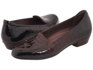 Clarks Timeless Womens Slip on Shoes (Brown)