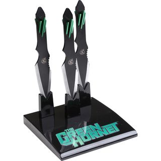 Green Hornet Throwing Knife Set With Display Stand (Black/greenBlade materials Stainless steelHandle materials Stainless steelIncludes display plaque with black lacquer finishTwo tone stainless steel construction with green aluminum finsBlade length 3 