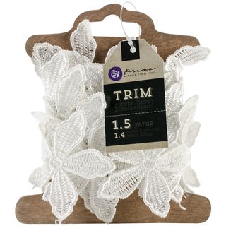 Trim 1.5 Yards/pkg white 5 petal Flower